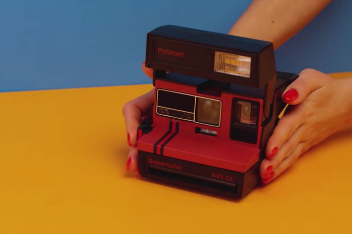 Two Door Cinema Club teasern neue Musik an