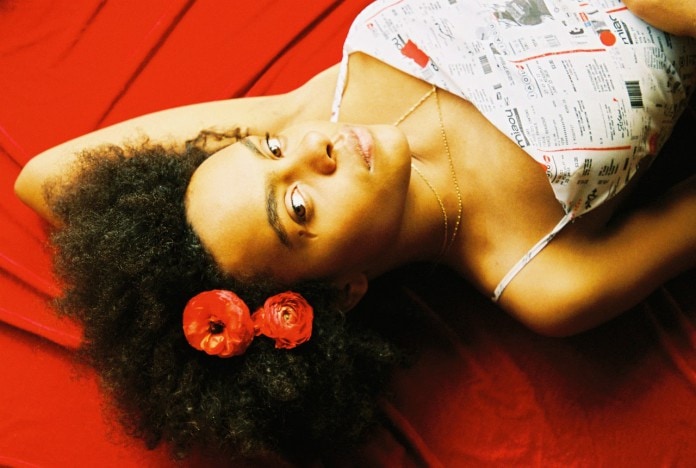 34 copy (1) Halluzinogener Visuals Trip mit Crystal Murray im Video zu