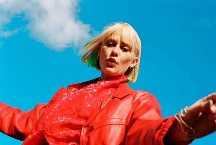 Alli Neumann veröffentlicht Madonna Whore Komplex